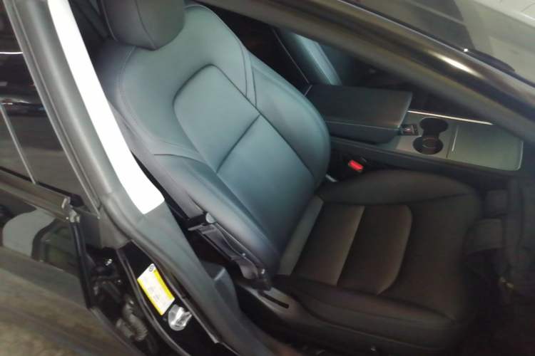 Used Tesla Model 3 2022 Rear-Wheel-Drive Version Right Front Seat