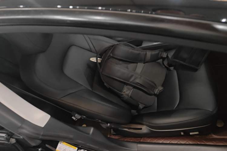 Used Tesla Model 3 2022 Rear-Wheel-Drive Version Right Front Seat