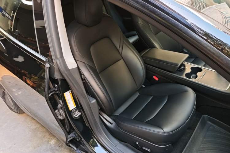 Used Tesla Model 3 2022 Rear-Wheel-Drive Version Right Front Seat