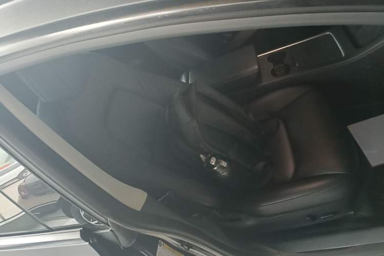 Used Tesla Model 3 2022 Rear-Wheel-Drive Version Right Front Seat