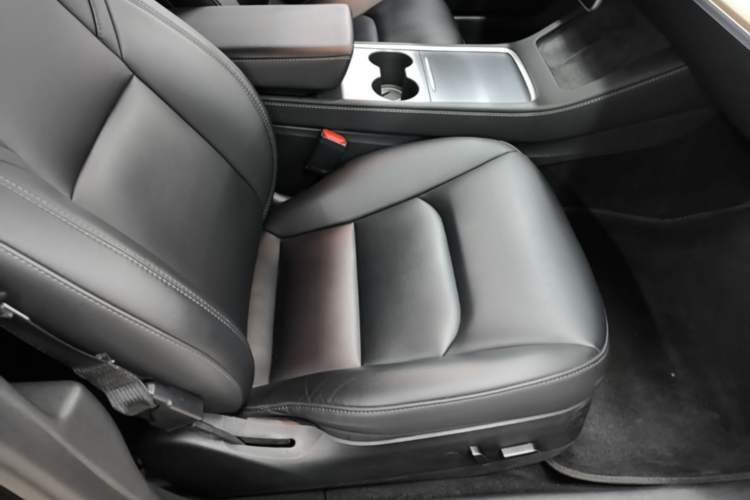 Used Tesla Model 3 2022 Rear-Wheel-Drive Version Right Front Seat