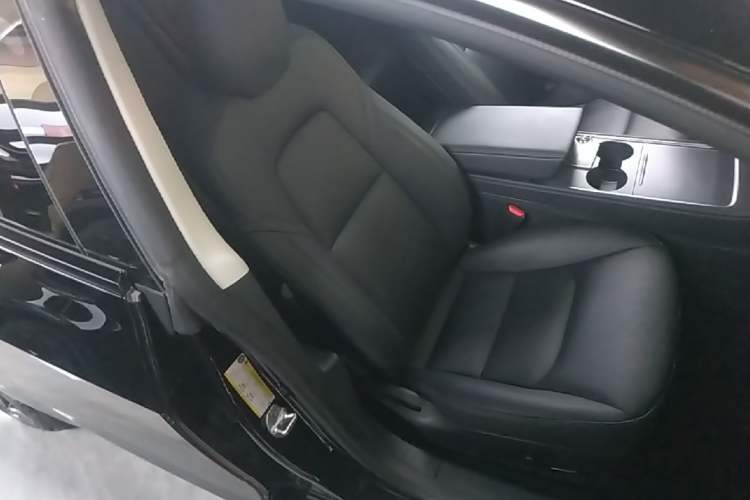 Used Tesla Model 3 2022 Rear-Wheel-Drive Version Right Front Seat
