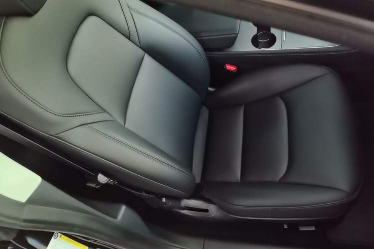 Used Tesla Model 3 2022 Performance High-Performance All-Wheel-Drive Version Right Front Seat