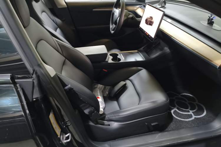 Used Tesla Model 3 2022 Rear-Wheel-Drive Version Right Front Seat