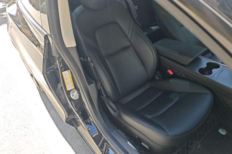Used Tesla Model 3 2022 Rear-Wheel-Drive Version Right Front Seat