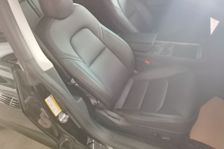 Used Tesla Model 3 2022 Rear-Wheel-Drive Version Right Front Seat