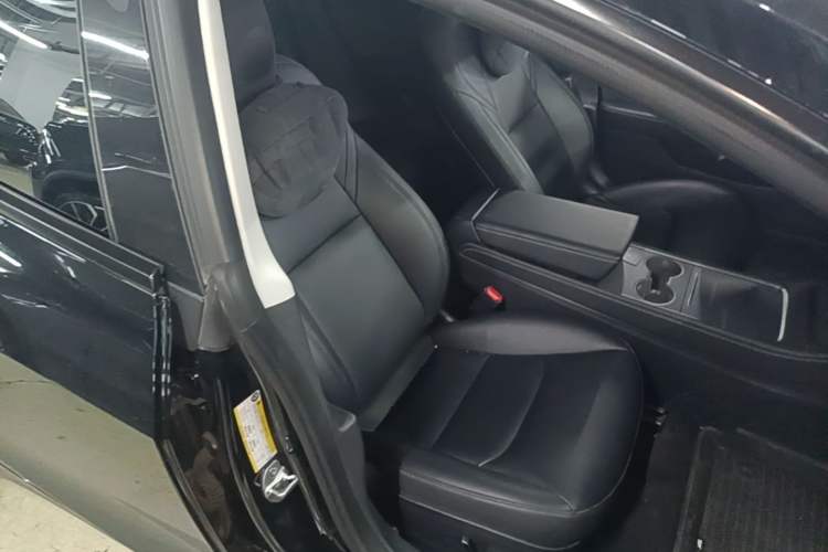 Used Tesla Model 3 2022 Rear-Wheel-Drive Version Right Front Seat