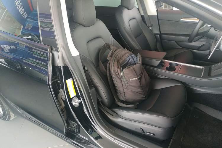 Used Tesla Model 3 2022 Rear-Wheel-Drive Version Right Front Seat