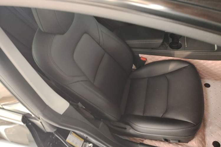 Used Tesla Model 3 2022 Rear-Wheel-Drive Version Right Front Seat