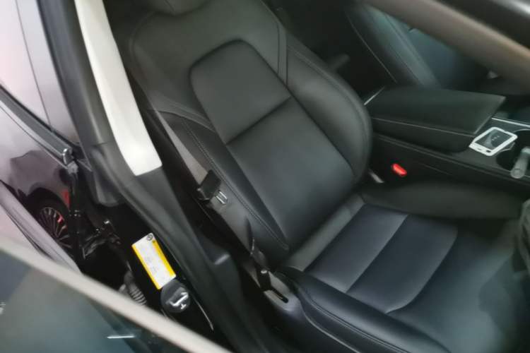 Used Tesla Model 3 2022 Rear-Wheel-Drive Version Right Front Seat