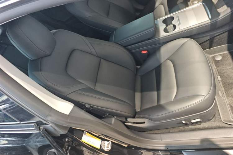 Used Tesla Model 3 2022 Rear-Wheel-Drive Version Right Front Seat