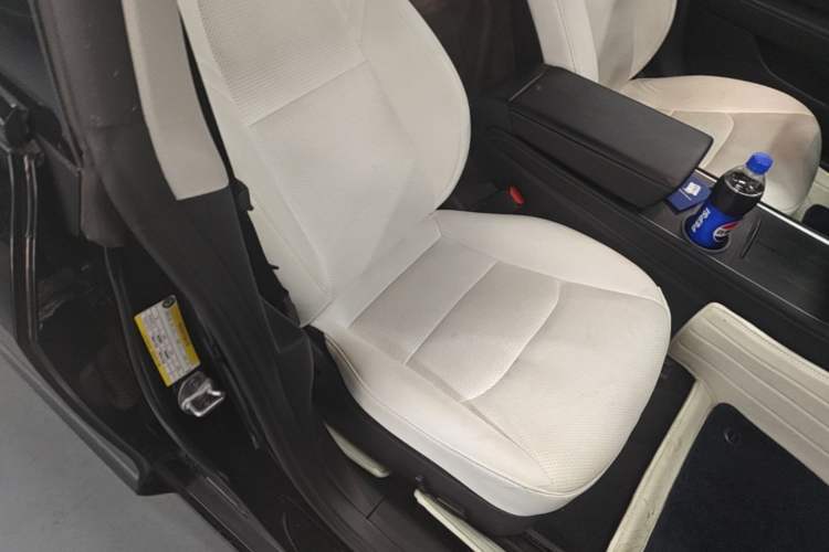Used Tesla Model 3 2022 Performance High-Performance All-Wheel-Drive Version Right Front Seat