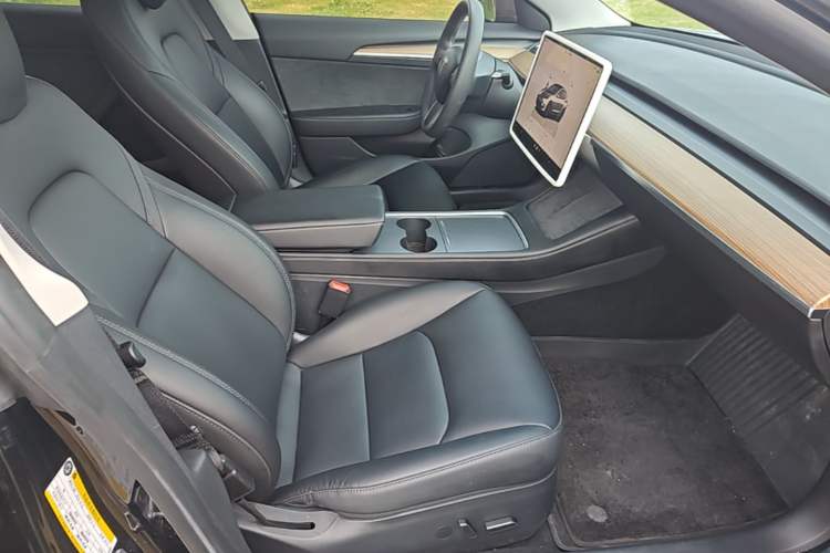 Used Tesla Model 3 2022 Rear-Wheel-Drive Version Right Front Seat