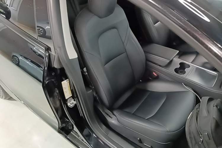 Used Tesla Model 3 2022 Rear-Wheel-Drive Version Right Front Seat