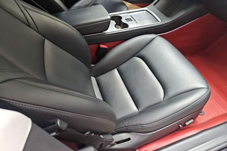 Used Tesla Model 3 2022 Rear-Wheel-Drive Version Right Front Seat