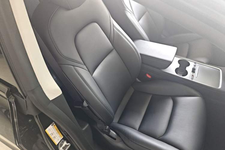 Used Tesla Model 3 2022 Rear-Wheel-Drive Version Right Front Seat