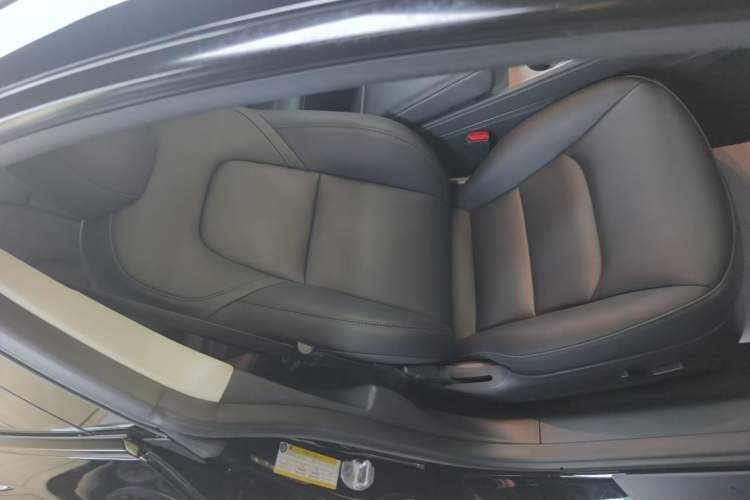 Used Tesla Model 3 2022 Rear-Wheel-Drive Version Right Front Seat