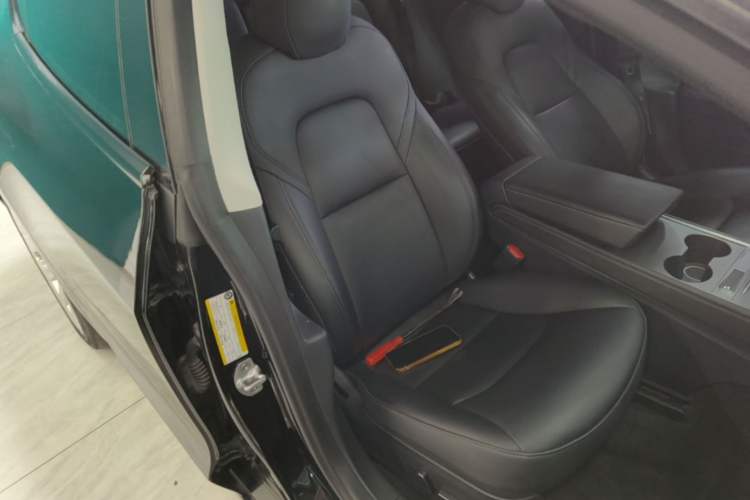Used Tesla Model 3 2022 Rear-Wheel-Drive Version Right Front Seat