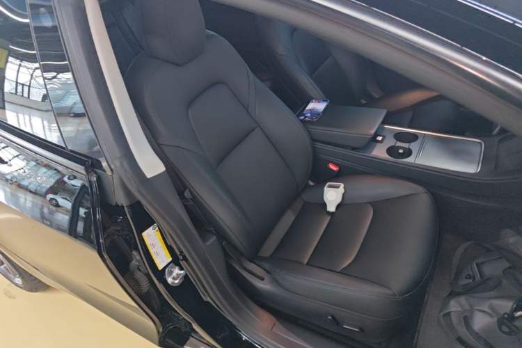Used Tesla Model 3 2022 Rear-Wheel-Drive Version Right Front Seat