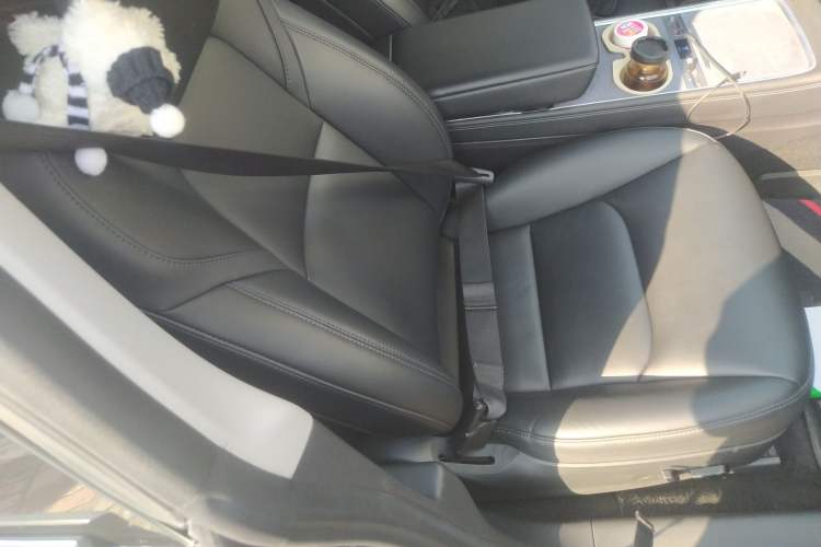 Used Tesla Model 3 2022 Rear-Wheel-Drive Version Right Front Seat