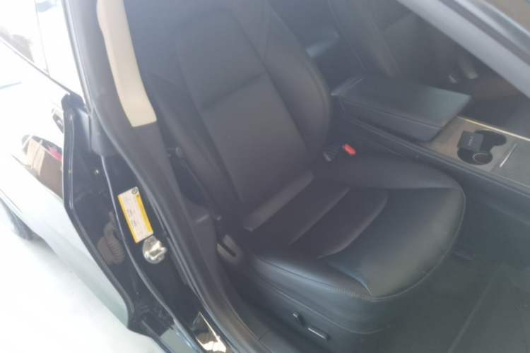 Used Tesla Model 3 2022 Rear-Wheel-Drive Version Right Front Seat