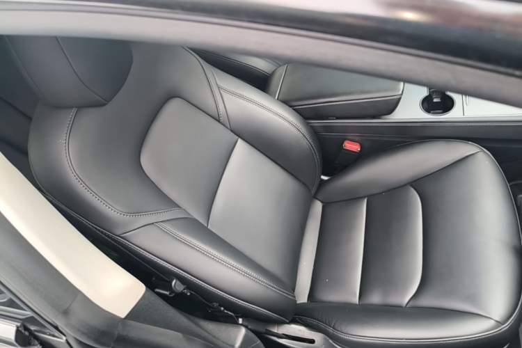 Used Tesla Model 3 2022 Rear-Wheel-Drive Version Right Front Seat