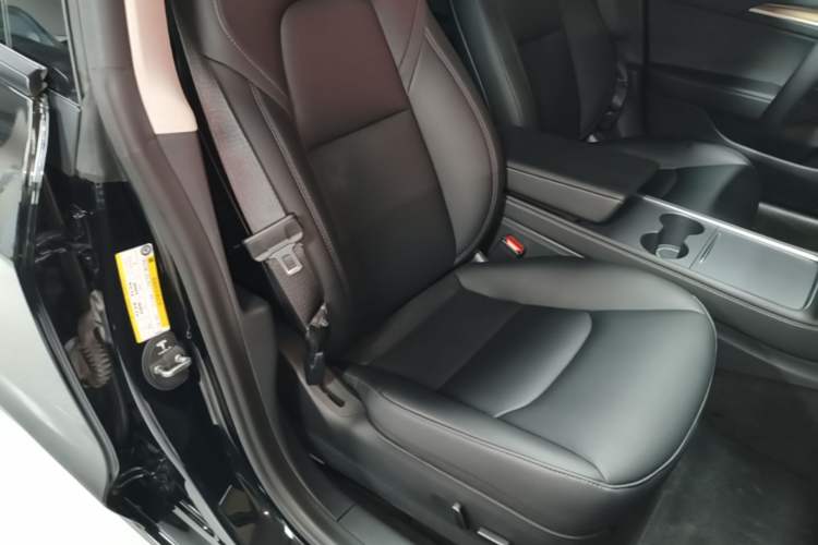 Used Tesla Model 3 2022 Rear-Wheel-Drive Version Right Front Seat