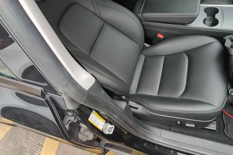 Used Tesla Model 3 2022 Rear-Wheel-Drive Version Right Front Seat