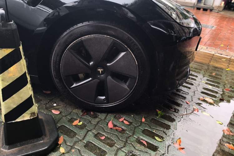 Used Tesla Model 3 2022 Rear-Wheel-Drive Version Right Front Wheel Hub