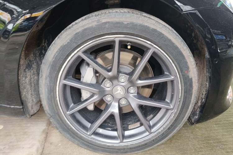 Used Tesla Model 3 2022 Rear-Wheel-Drive Version Right Front Wheel Hub