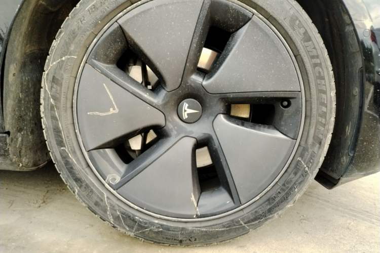 Used Tesla Model 3 2022 Rear-Wheel-Drive Version Right Front Wheel Hub