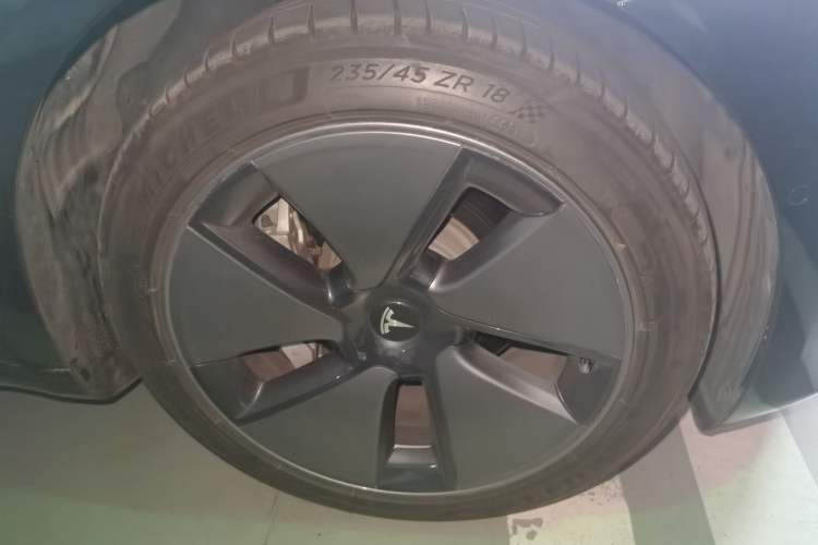 Used Tesla Model 3 2022 Rear-Wheel-Drive Version Right Front Wheel Hub