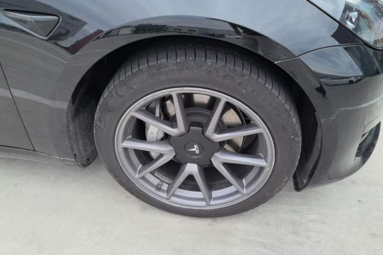 Used Tesla Model 3 2022 Rear-Wheel-Drive Version Right Front Wheel Hub
