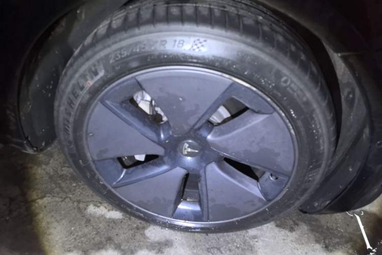 Used Tesla Model 3 2022 Rear-Wheel-Drive Version Right Front Wheel Hub