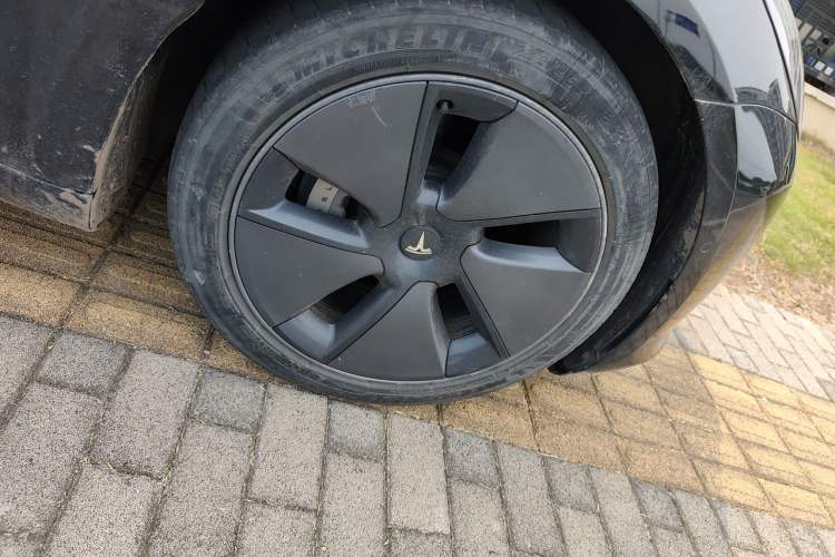 Used Tesla Model 3 2022 Rear-Wheel-Drive Version Right Front Wheel Hub