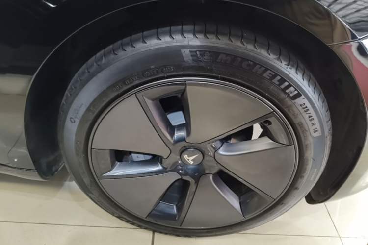 Used Tesla Model 3 2022 Rear-Wheel-Drive Version Right Front Wheel Hub