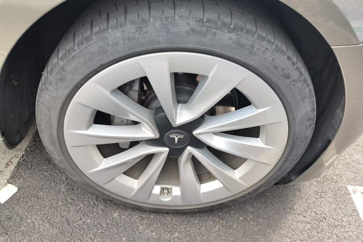 Used Tesla Model 3 2022 Rear-Wheel-Drive Version Right Front Wheel Hub