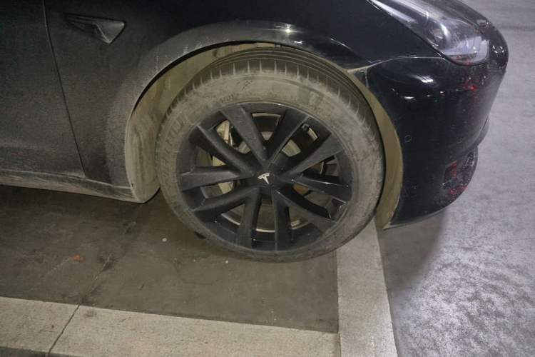 Used Tesla Model 3 2022 Rear-Wheel-Drive Version Right Front Wheel Hub