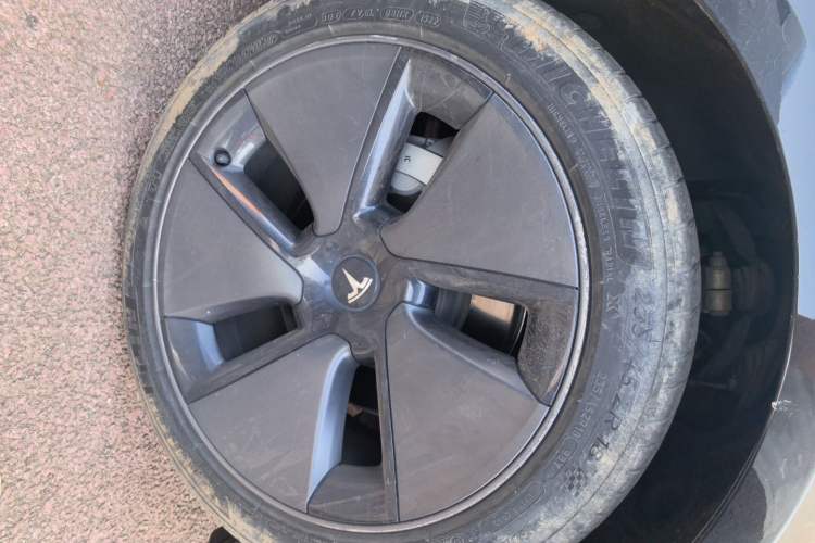 Used Tesla Model 3 2022 Rear-Wheel-Drive Version Right Front Wheel Hub