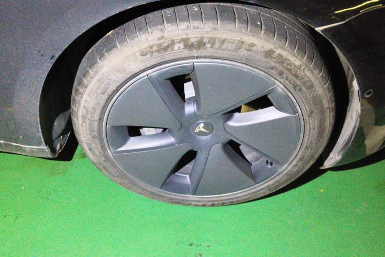 Used Tesla Model 3 2022 Rear-Wheel-Drive Version Right Front Wheel Hub