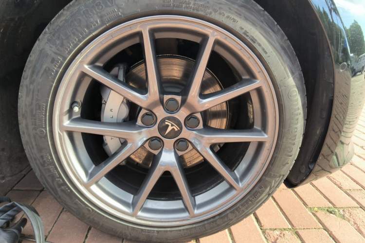 Used Tesla Model 3 2022 Rear-Wheel-Drive Version Right Front Wheel Hub