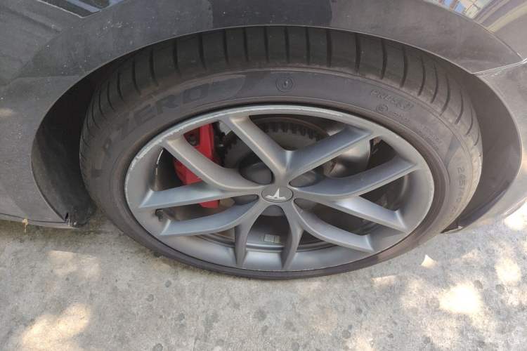 Used Tesla Model 3 2022 Performance High-Performance All-Wheel-Drive Version Right Front Wheel Hub