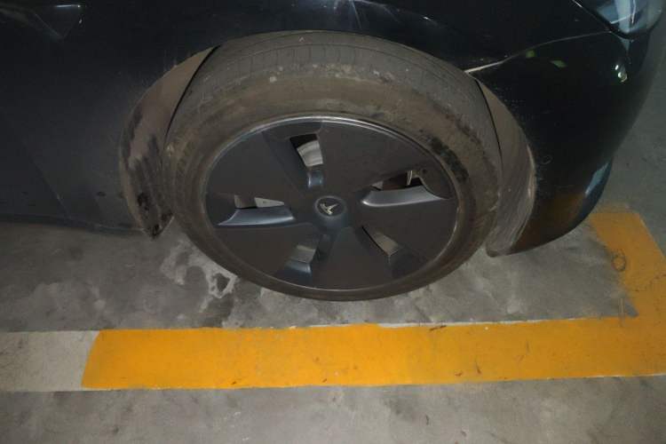 Used Tesla Model 3 2022 Rear-Wheel-Drive Version Right Front Wheel Hub