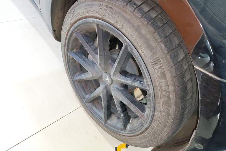 Used Tesla Model 3 2022 Rear-Wheel-Drive Version Right Front Wheel Hub