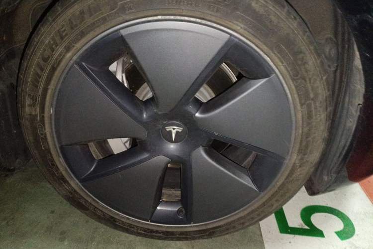 Used Tesla Model 3 2022 Rear-Wheel-Drive Version Right Front Wheel Hub
