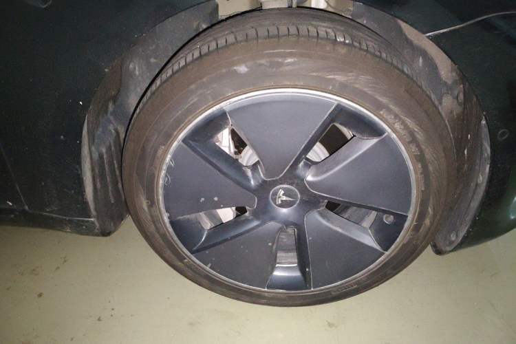 Used Tesla Model 3 2022 Rear-Wheel-Drive Version Right Front Wheel Hub