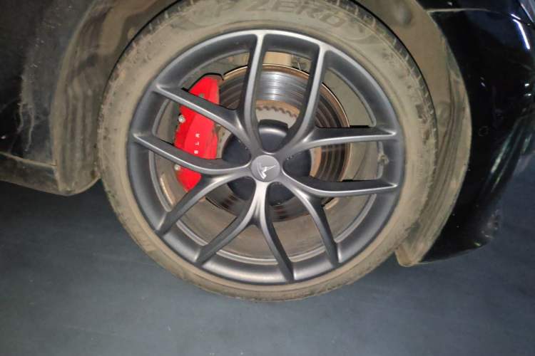 Used Tesla Model 3 2022 Performance High-Performance All-Wheel-Drive Version Right Front Wheel Hub