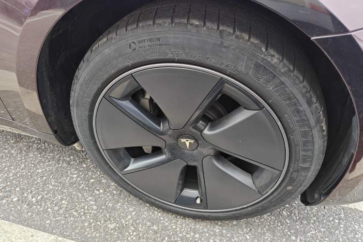 Used Tesla Model 3 2022 Rear-Wheel-Drive Version Right Front Wheel Hub