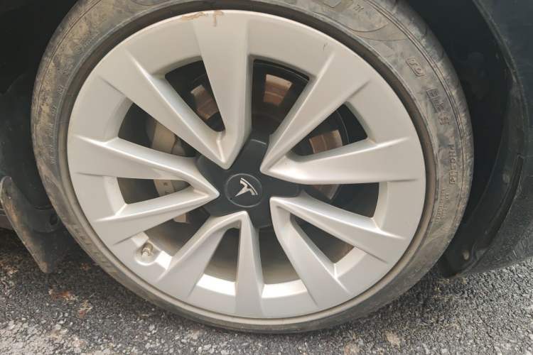 Used Tesla Model 3 2022 Rear-Wheel-Drive Version Right Front Wheel Hub