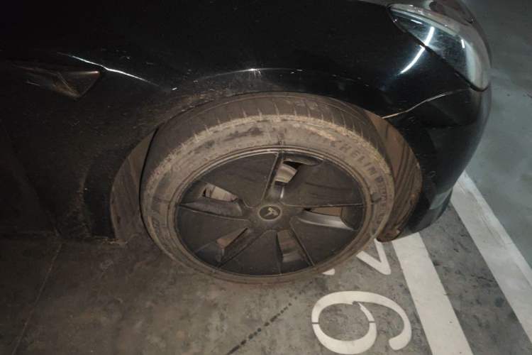 Used Tesla Model 3 2022 Rear-Wheel-Drive Version Right Front Wheel Hub